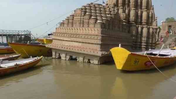level of ganga water increasing at continously at ganga ghat level of ganga water increasing at continously at ganga ghat