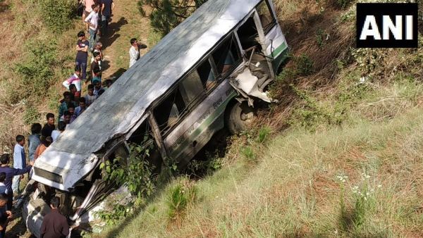schools bus rolled down a hill in Lower Khalini area of Shimla, 3 died schools bus rolled down a hill in Lower Khalini area of Shimla, 3 died