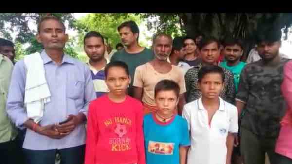 स्कूल टॉयलेट साफ करवाई