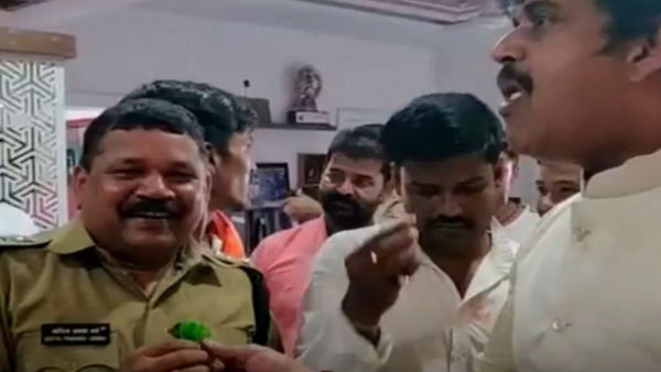 रवि किशन के बर्थडे में पुलिस वाले मौजूद