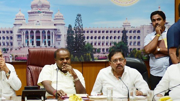 कांग्रेस से मंत्री दे चुके इस्तीफा