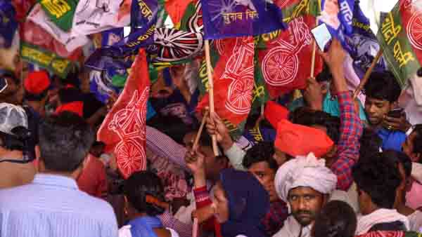 बड़ी पार्टियां जो खुलकर मुखर नहीं रहीं