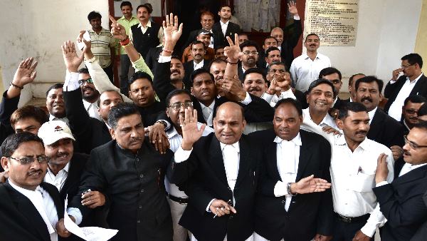 up bar council calls strike, 3.5 lakh advocate joins up bar council calls strike, 3.5 lakh advocate joins