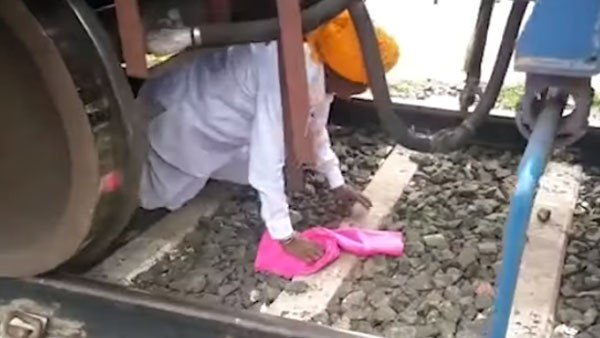 ट्रैक पार करने के दौरान हुआ हादसा