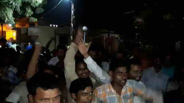 husband and wife died after electricity wire fallen on them husband and wife died after electricity wire fallen on them