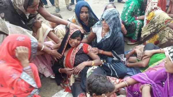 father and his two sons died due to electric shock father and his two sons died due to electric shock