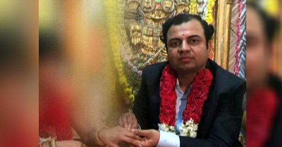 मोटी रकम वसूलना चाहती है महिला, दो-दो घर खरीदवा चुकी है