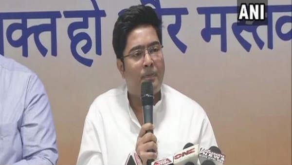 फर्जी डिग्री मामले में ममता बनर्जी के भतीजे अभिषेक को कोर्ट का समन फर्जी डिग्री मामले में ममता बनर्जी के भतीजे अभिषेक को कोर्ट का समन