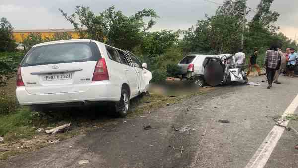 five people died after alto car and innova collides five people died after alto car and innova collides