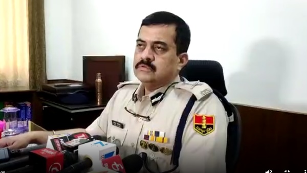 डॉक्टरों को बांटे महंगे गिफ्ट