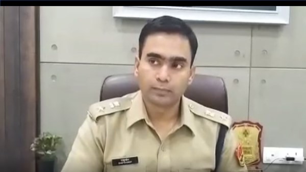 व्हाट्सएप व फेसबुक पर ऑनलाइन