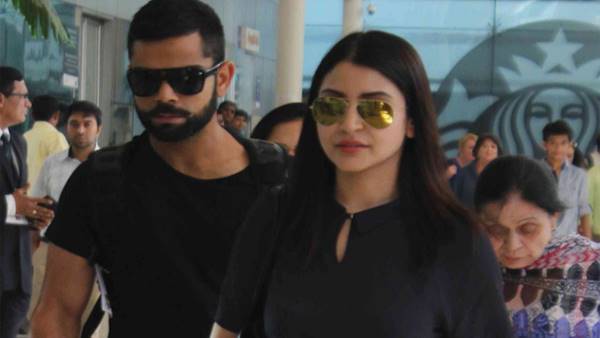 मुंबई के ट्रैफिक में फंसी अनुष्का शर्मा...