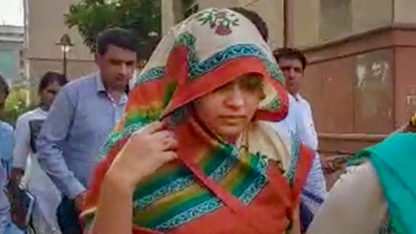'अपूर्वा कक्षा में हमेशा मौजूद रहने का पूरा प्रयास करती हैं'