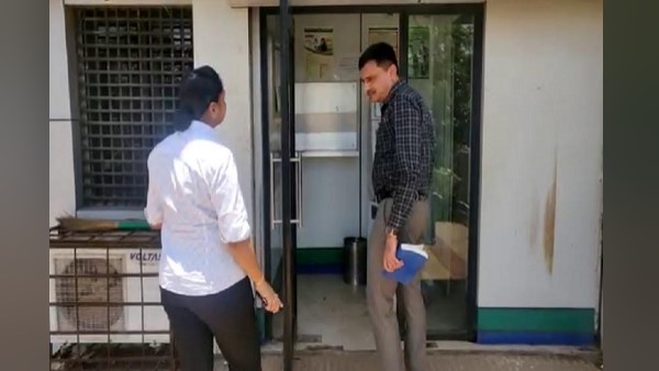 जिस एटीएम सेंटर में चोरी हुई, वहां कोई सुरक्षाकर्मी नहीं