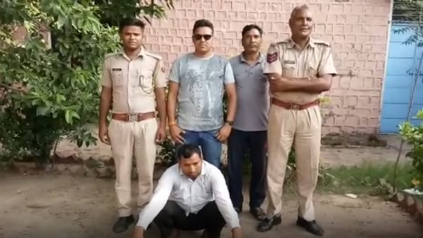 पत्नी जेल में, प्रेमी रिमांड पर