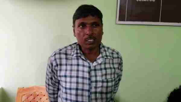 संशोधन के नाम पर मांगे थे 15 हजार रुपये