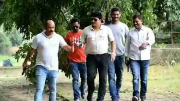 बैकग्राउंड में चल रहा है पंजाबी गाना