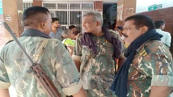 sand mafia attcaked many policemen in bihar sand mafia attcaked many policemen in bihar