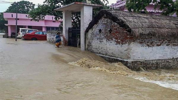 बाढ़ पीड़ितों को कानून हाथ में न लेने की गुजारिश