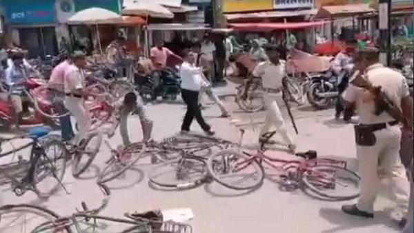 Bihar police beaten-up students in supaul district Bihar police beaten-up students in supaul district