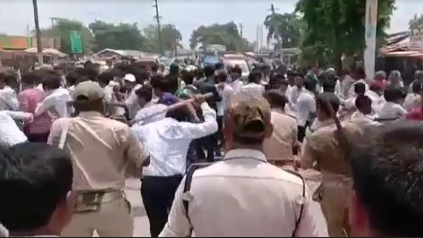 Bihar police beaten-up students in supaul district Bihar police beaten-up students in supaul district