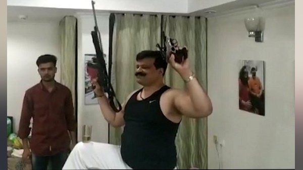 हथियारों के साथ वीडियो हुआ था वायरल