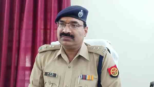 chowki incharge including five policemen suspended for taking bribe chowki incharge including five policemen suspended for taking bribe