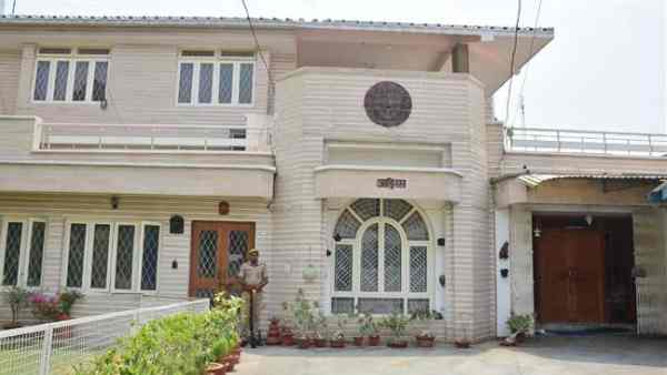 bjp leader dr murli manohar joshi sold his bungalow bjp leader dr murli manohar joshi sold his bungalow