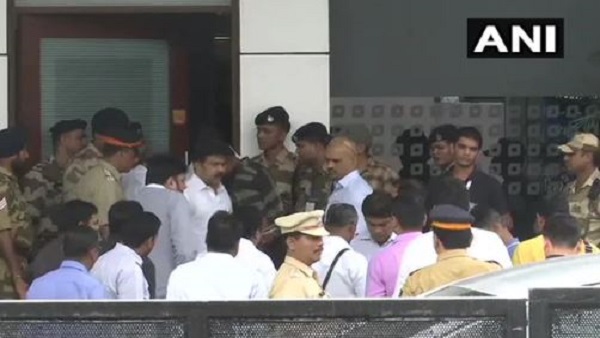Karnataka rebel MLAs returned to Mumbai after submitting resignations Karnataka rebel MLAs returned to Mumbai after submitting resignations