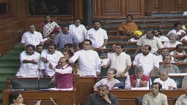Congress members along with several others parties walked out from lok sabha over Karnataka crisis Congress members along with several others parties walked out from lok sabha over Karnataka crisis