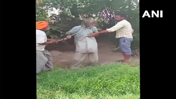 Punjab: man chained and thrashed by 5 men in Moga Punjab: man chained and thrashed by 5 men in Moga