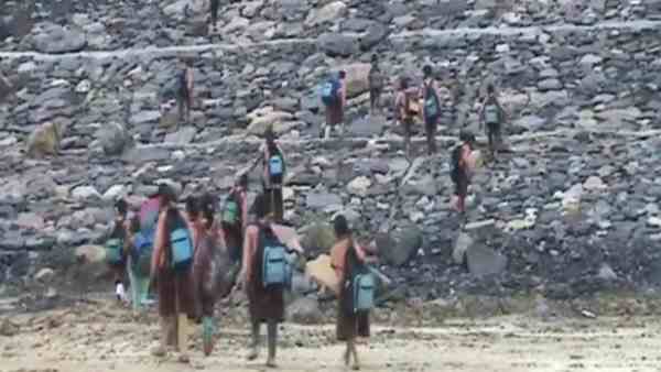 children life in danger while going to school children life in danger while going to school