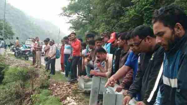 5 people killed in tourist car collapse 5 people killed in tourist car collapse
