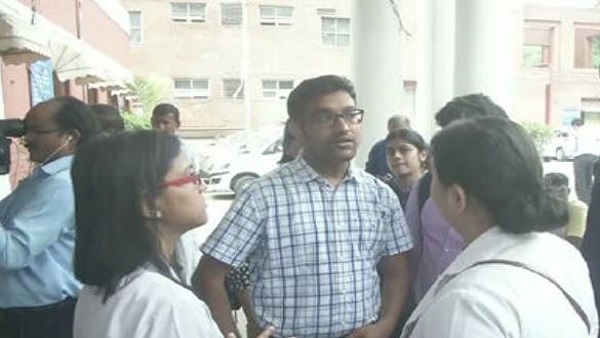 Delhi: MAMC Doctors called a strike after duty doctor was assaulted by patients relative Delhi: MAMC Doctors called a strike after duty doctor was assaulted by patients relative