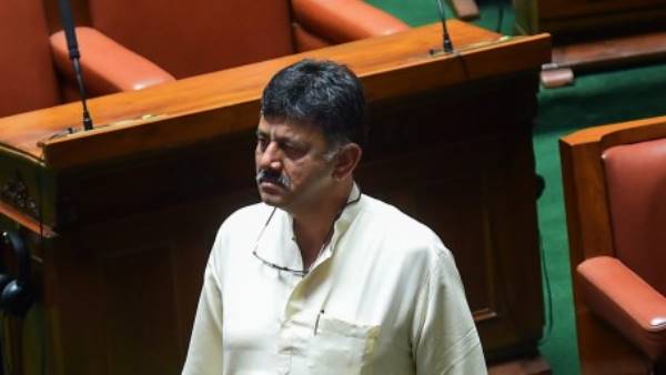बागी विधायकों ने मेरी पीठ में छुरा घोंपा है