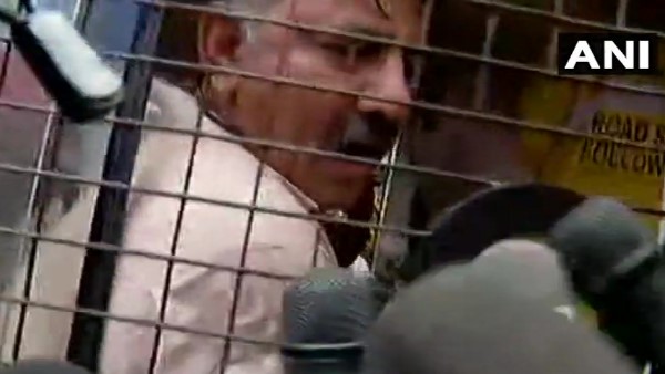 डीके शिवकुमार और मिलिंद देवड़ा हिरासत में