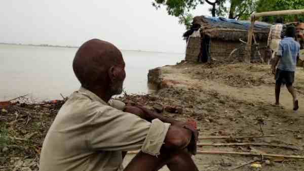 villagers start migrating after water level increase of ghaghara river villagers start migrating after water level increase of ghaghara river