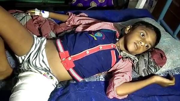 farrukhabad: female teacher brutally beaten 11 years boy, his foot infected farrukhabad: female teacher brutally beaten 11 years boy, his foot infected