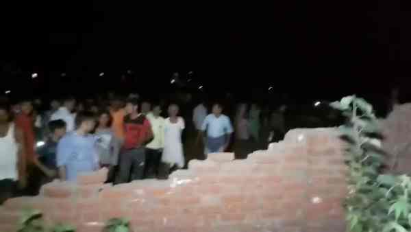 दीवार गिरने से हुआ हादसा