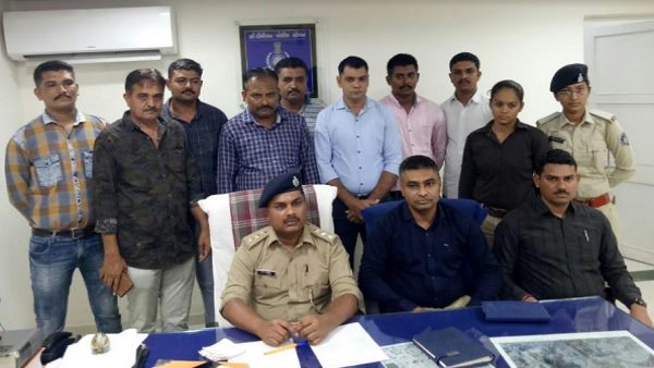 चार महीने पहले ही हो गया था दिलीप से तलाक