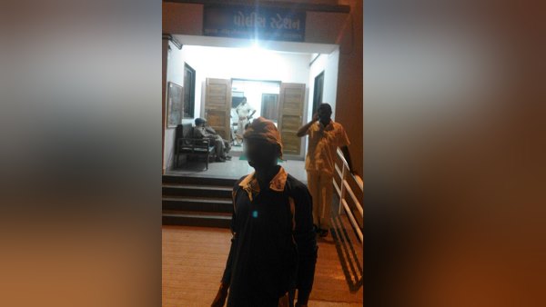 मौलवी के खिलाफ मारपीट और ठगी का मामला दर्ज