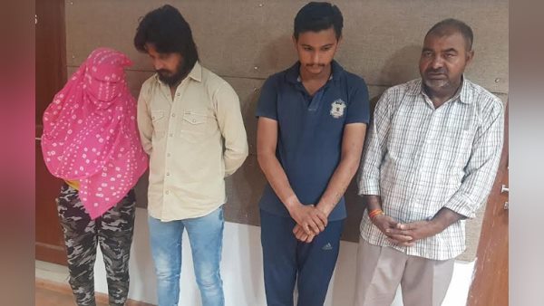 Crime branch busted gang of fraudsters who cheats more than 200 youths Crime branch busted gang of fraudsters who cheats more than 200 youths