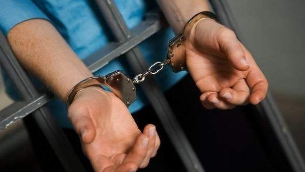 west bengal: kolkata taxi driver chased and caught the phone snatchers west bengal: kolkata taxi driver chased and caught the phone snatchers
