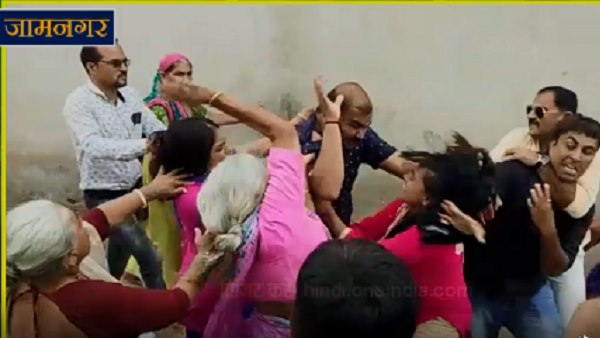 watch video: husband brutally beaten wife at jamnagar watch video: husband brutally beaten wife at jamnagar