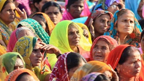 विरोध के बाद महिला डॉक्टर पंक्ति खाली करने को थीं तैयार