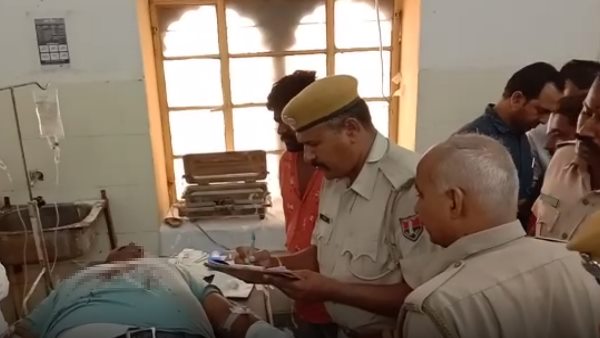 Jaisalmer: Attacked with sword on young man in film style, both hands hanging down Jaisalmer: Attacked with sword on young man in film style, both hands hanging down