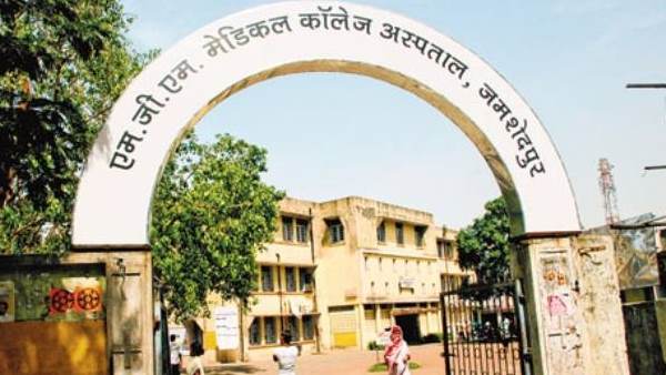 ना वार्ड ब्वॉय, ना स्ट्रेचर, ना एंबुलेंस