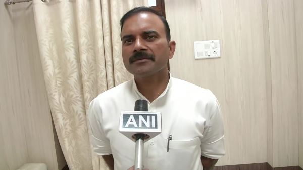 BJP MLA Sushil Singh accused for distributing BJP scarves to students BJP MLA Sushil Singh accused for distributing BJP scarves to students