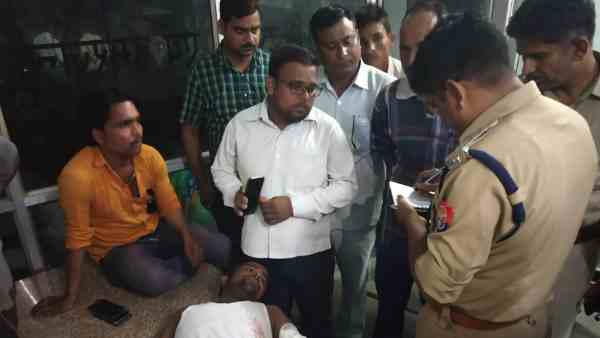 journalist shot while returning to home journalist shot while returning to home