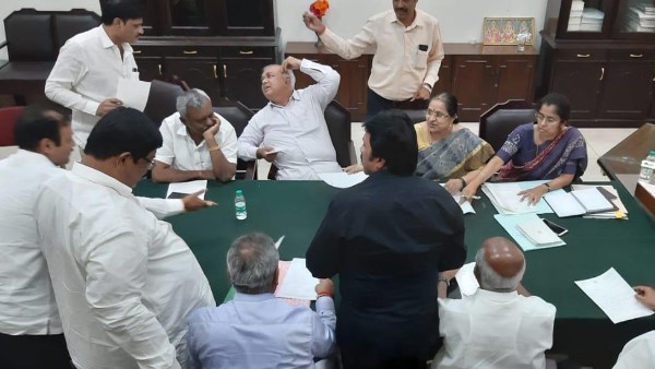 कांग्रेस ने बुलाई आपात बैठक
